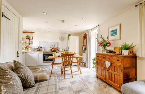 Black Torrington House | 1 Bed in Great Torrington 00782