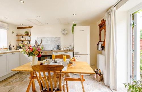 Black Torrington House | 1 Bed in Great Torrington 00782