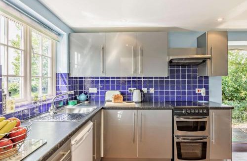 Axminster House | 1 Bed in Lyme Regis WHOUS