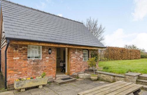 Westbrook Court House | 1 Bed in Moccas 87736