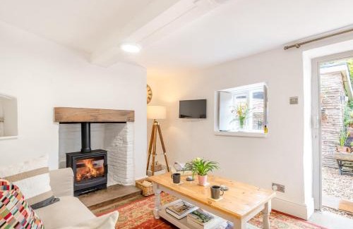 Longtown House | 1 Bed in Newton St Margarets 93134
