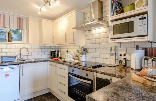 Penrhyndeudraeth House | 1 Bed in Porthmadog 78300