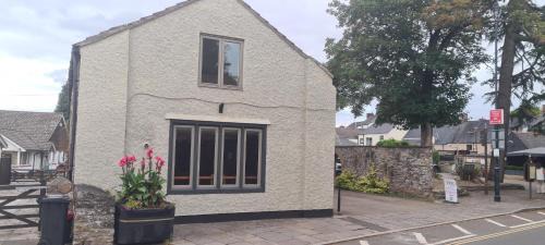 Newport Apartment | 1 Bed Loft - Sleeps 2 - Parking - Wifi