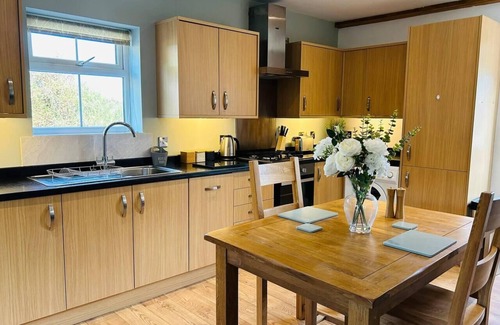 Llanllyfni House | 1 Bed, Sleeps 2, Parking, Pets Allowed