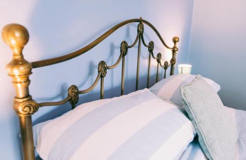 East Dereham Apartment | 1 Bed Sleeps 3 Free Parking Pets Allowed
