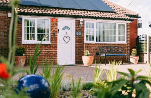 East Dereham Apartment | 1 Bed Sleeps 3 Free Parking Pets Allowed