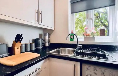 Liverpool House | 1 Bed Townhouse-Sleeps 5-Free Parking-Pets