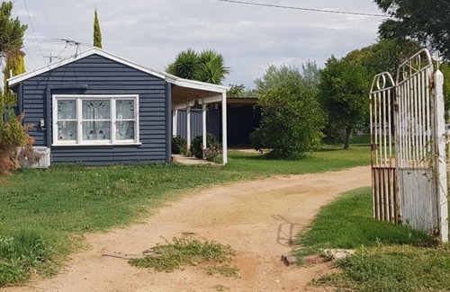 Mildura South Cottage | 1 Bedrm Self contained cottage next to vines. Relaxed and quiet atmosphere. nn