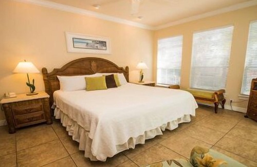 Bradenton Beach Hotel | 1 Bedroom, 1 Bathroom Deluxe Partial View. Pet Friendly