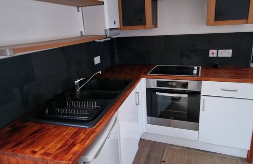 Hoxton Apartment | 1 Bedroom-1 Bathroom-WalkinShower-Terrace