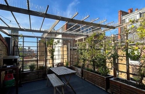 Hoxton Apartment | 1 Bedroom-1 Bathroom-WalkinShower-Terrace