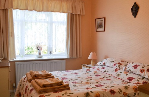 South Hayling Cottage | 1 bedroom accommodation in Hayling Island, near Westtown