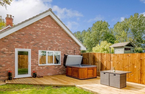East Dereham Cottage | 1 bedroom accommodation in Yaxham, near Dereham