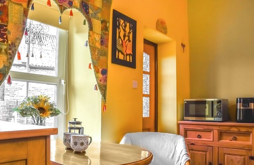 Pentrefelin Cottage | 1 bedroom accommodation in Llanfynydd