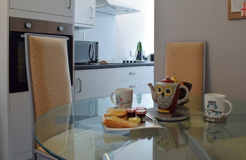 Alexandria Cottage | 1 bedroom accommodation in Arden, near Helensburgh