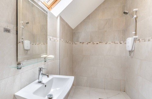 Ammanford Cottage | 1 bedroom accommodation in LlandyFan, near Ammanford