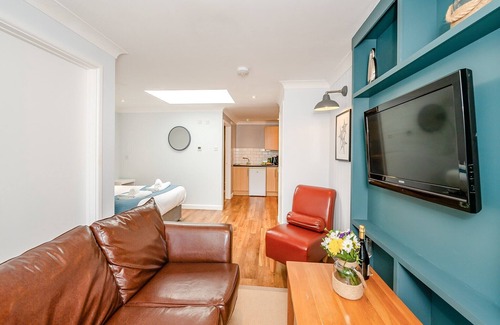 Bridport Apartment | 1 bedroom accommodation in Charmouth