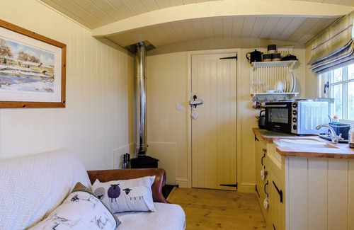 Barnsley Cottage | 1 bedroom accommodation in South Hiendley, near Hemsworth