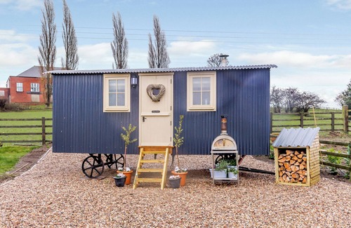 Barnsley Cottage | 1 bedroom accommodation in South Hiendley, near Hemsworth