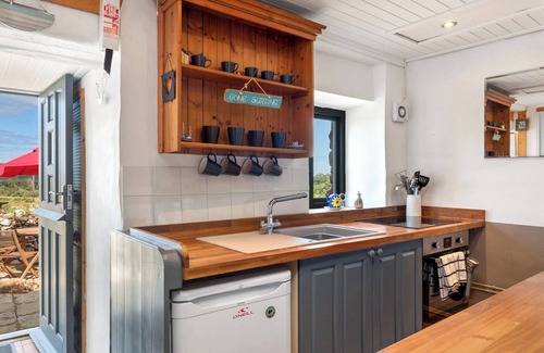 Goodwick Cottage | 1 bedroom accommodation in Strumble Head, near Fishguard