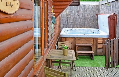 Bronygarth Ski Chalet | 1 bedroom accommodation in Bron-y-Garth, Oswestry