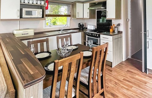 Ningwood House | 1 bedroom accommodation in Newbridge, Nr Yarmouth