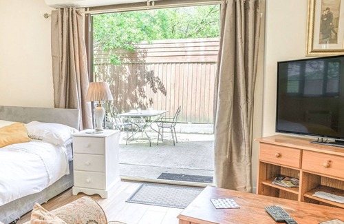 Mawr Cottage | 1 bedroom accommodation in Felindre, near Swansea