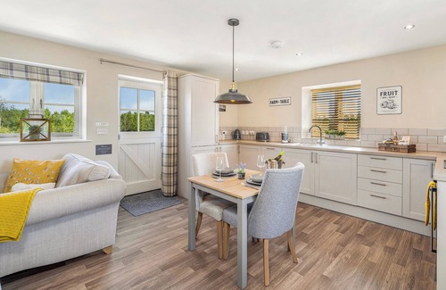 Frampton Apartment | 1 bedroom accommodation in Boston