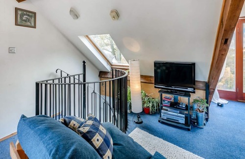 Bardsley Cottage | 1 bedroom accommodation in Westerhill, near Ashton-under-Lyne