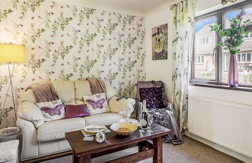 Ammanford Cottage | 1 bedroom accommodation in Twyn