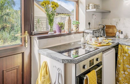 Ammanford Cottage | 1 bedroom accommodation in Twyn