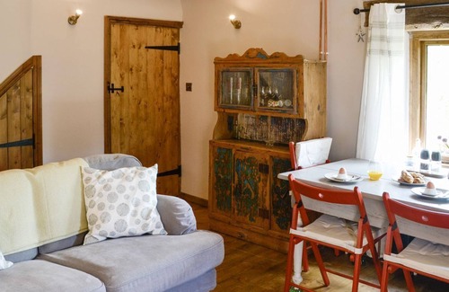 Wing Cottage | 1 bedroom accommodation in Roweltown, near Brampton