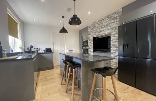 Chapeltown Apartment | 1 Bedroom Apartment Sleeps 4 Free Parking and Wifi