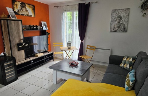 Emerainville Apartment | 1 Bedroom Apartment in Ã‰merainville