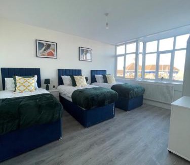 Flitwick Apartment | 1 Bedroom Apartment - Flitwick - Contractor Friendly - Tourist Ready - Full Kitchen - WiFi - Smart TV - Sofa Bed - FREE Parking - Ideal for Short or Long Stays