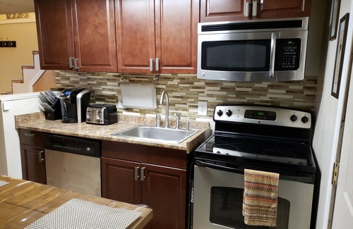Albany Apartment | 1-bedroom apartment in Albany with WiFi, AC