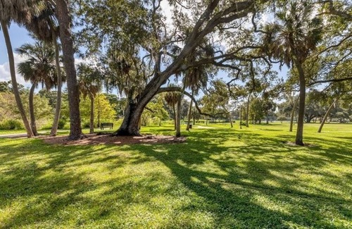 Gillespie Park Apartment | 1 Bedroom Apartment L-(427355) by Houzlet