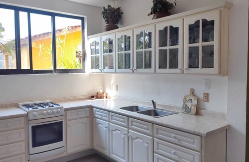 Ixtapa - Zihuatanejo Apartment | 1 Bedroom apartment, A/C, kitchen, 1 block from Playa La Ropa