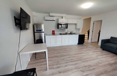 Halifax House | 1 bedroom apt with parking for short -midterm stay