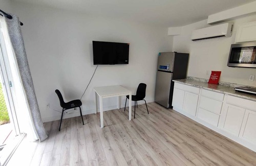 Halifax House | 1 bedroom apt with parking for short -midterm stay