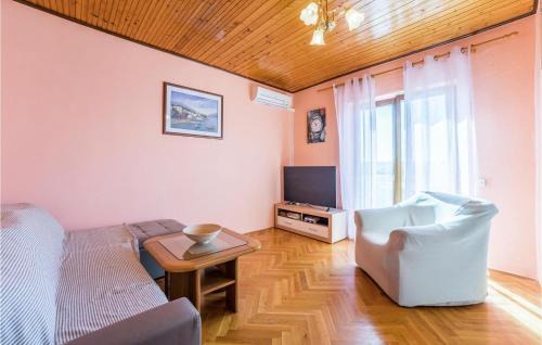 Dinjiska Apartment | 1 Bedroom Awesome Apartment In Dinjiska