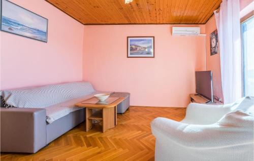 Dinjiska Apartment | 1 Bedroom Awesome Apartment In Dinjiska