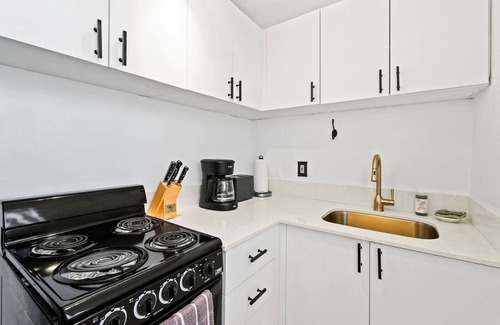Palm Beach Shores Hotel | 1 bedroom boutique apartment by the beach