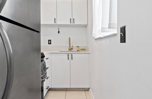 Palm Beach Shores Hotel | 1 bedroom boutique apartment by the beach