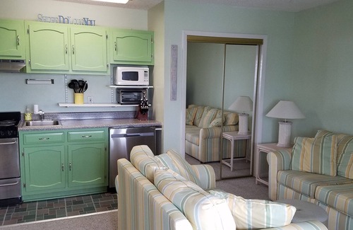 Sea Isle City Condo | 1-bedroom condo in the Sea Islander close to the heart of Sea Isle City!