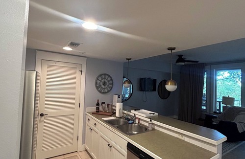 Sandestin Condo | 1-bedroom condo sleeps 4 in the Pilot House Sandestin, Tram Access