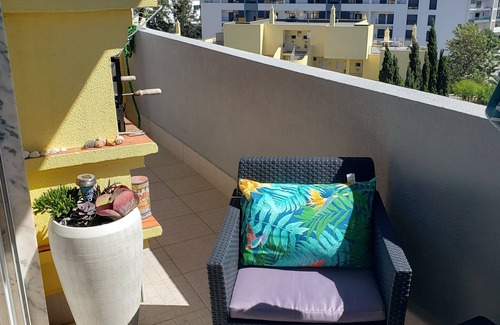 Albardeira Apartment | 1 Bedroom Condo sleeps 4 w/balcony, pool walk to Meia Praia Beach, Lagos Centre