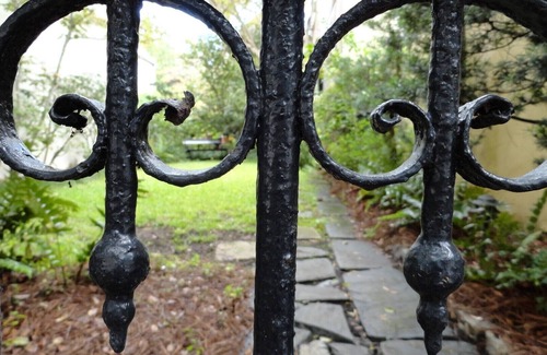 South of Broad Cottage | 1 Bedroom Cottage in the Old Historic District. Free Street Parking.