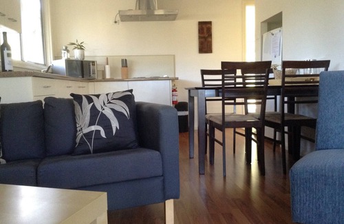Pokolbin Ski Chalet | 1 Bedroom Cottage, overlooking the Vineyard