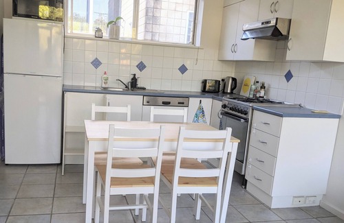 Kent Town Apartment | 1 bedroom flat next to Adelaide CBD & Norwood Parade:nQuiet street with parking!
